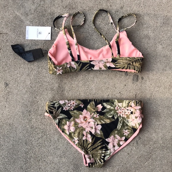 NWT Volcom Girls Two Piece Swimsuit - Picture 4 of 4